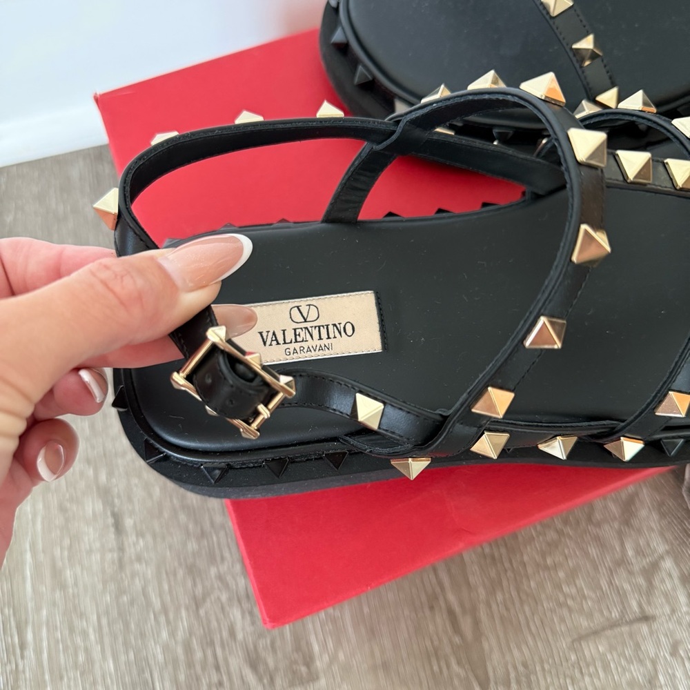 ❗️SOLD❗️Valentino Garavani Rockstud Leather Sandals Black - Picture 5 of 11
